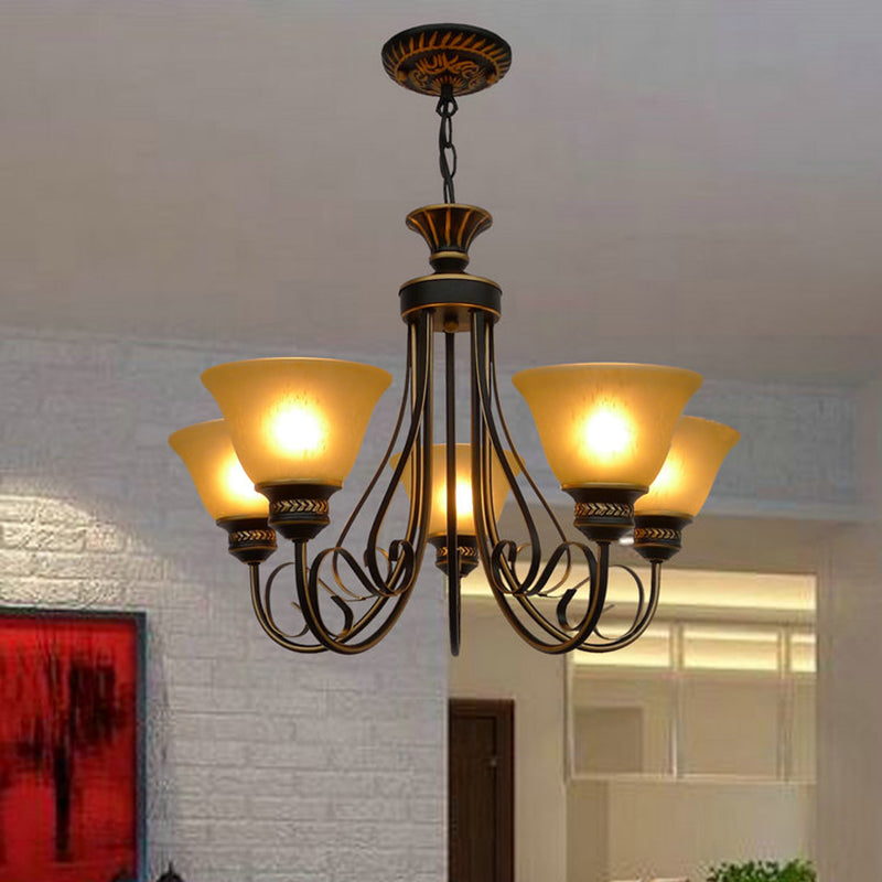 Luz de la lámpara de lámpara de 5 luces con tono de campana beige lámpara de techo de dormitorio clásico de vidrio esmerilado en negro