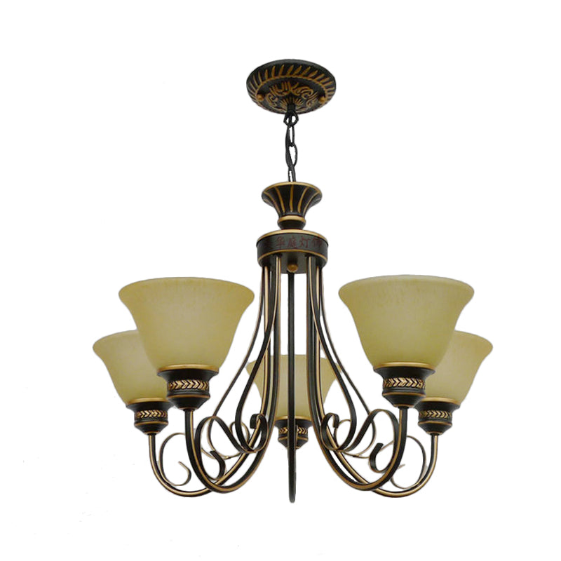 Luz de la lámpara de lámpara de 5 luces con tono de campana beige lámpara de techo de dormitorio clásico de vidrio esmerilado en negro