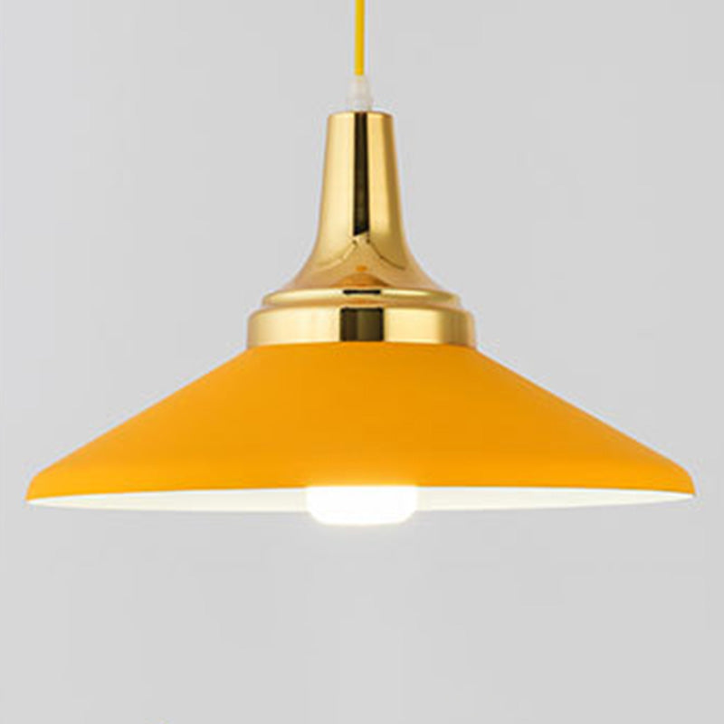 Triangle Dinning Room Down Lighting Pendant Metal Metal Modern Style suspendu Pendant Light