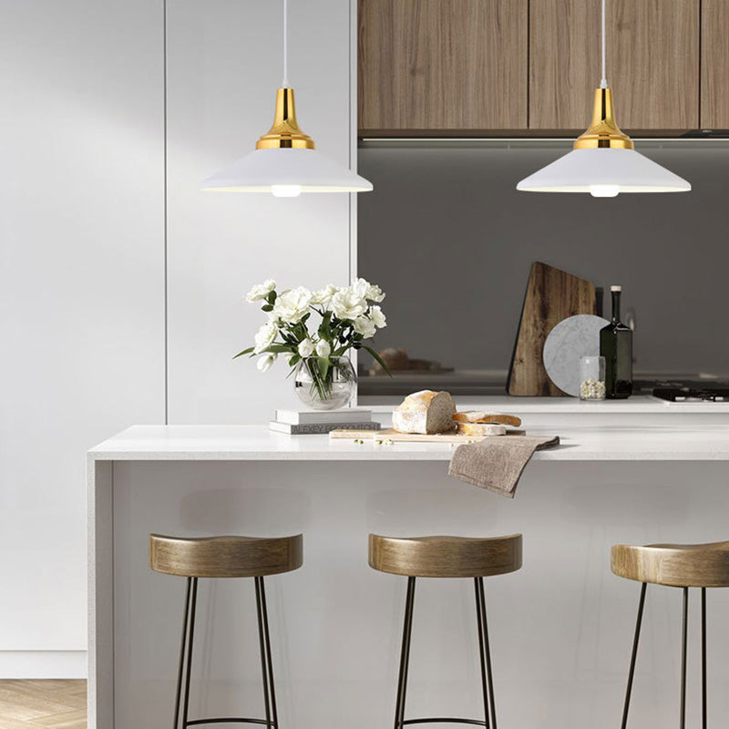 Triangle Dinning Room Down Lighting Pendant Metal Metal Modern Style suspendu Pendant Light