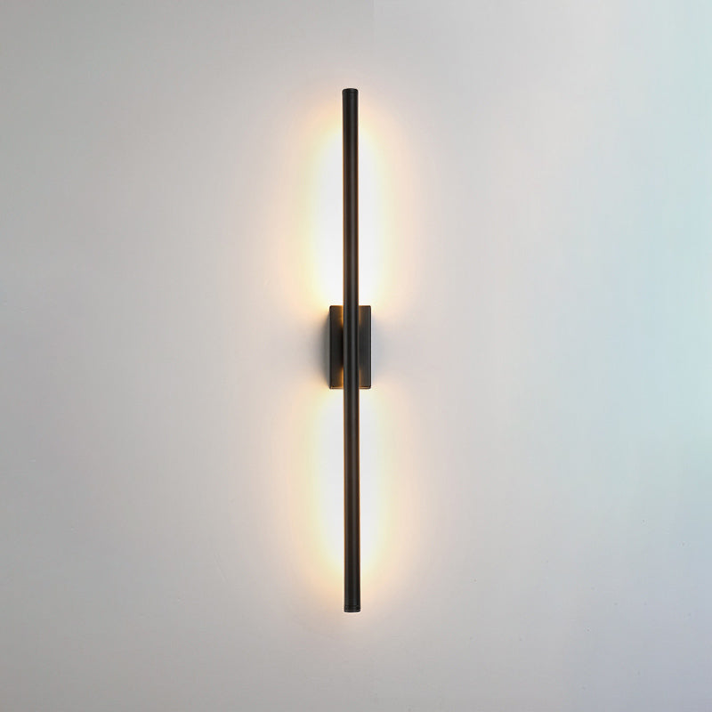 1-Light Linear Wall Sconce Modern Simple Style Metal Wall Lighting in Black and Gold