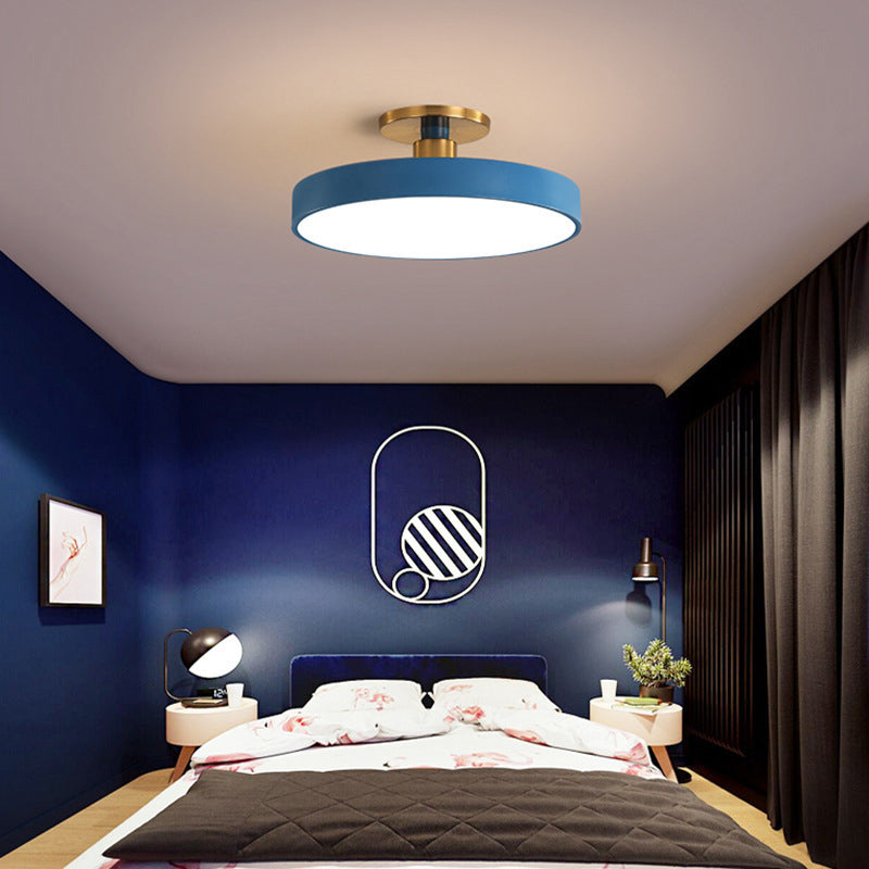 Luz de techo de LED circular conciso moderno Luz de hierro forjado Macaron Semi Flush Monte con sombra acrílica