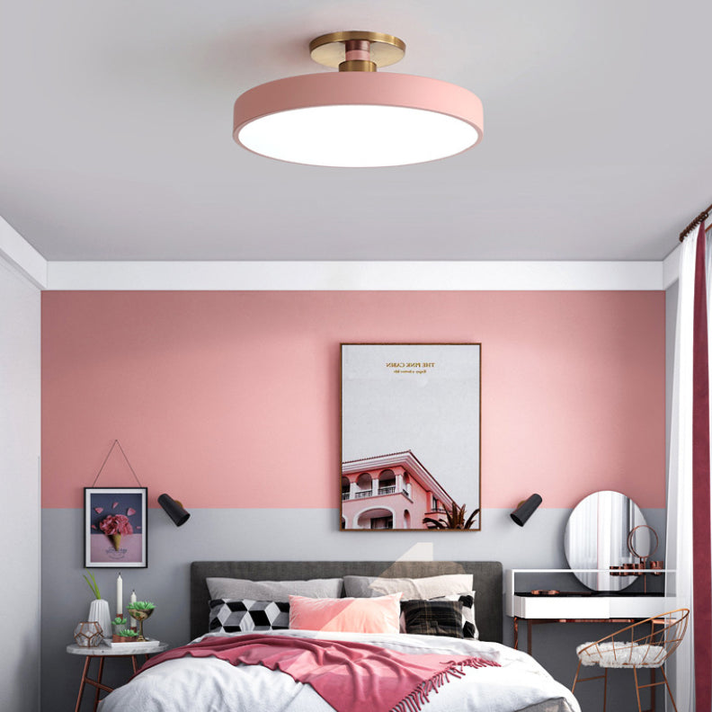 Modern beknopte cirkelvormige led plafondlamp smeedijzeren macaron semi -flush mount met acryl schaduw