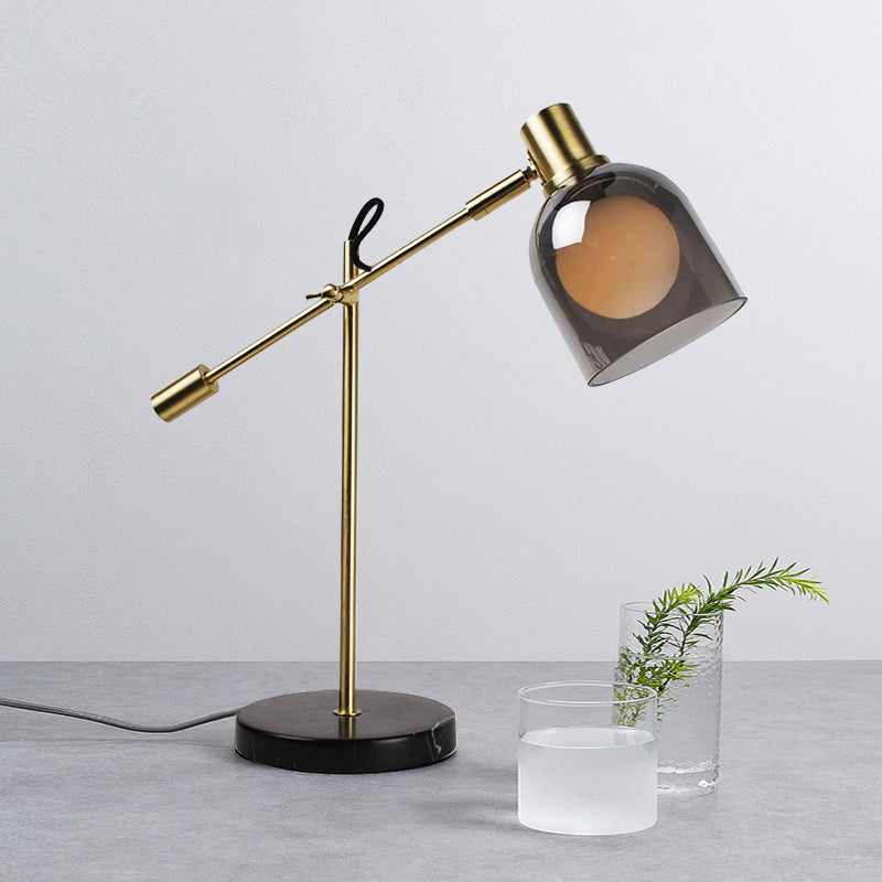 Lampada da lettura postmoderna con braccio bilanciato in vetro grigio fumo, lampada da tavolo da soggiorno a 1 testa in nero-oro