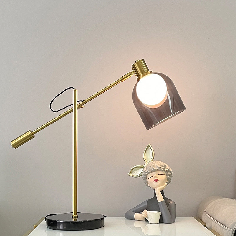 Lampada da lettura postmoderna con braccio bilanciato in vetro grigio fumo, lampada da tavolo da soggiorno a 1 testa in nero-oro