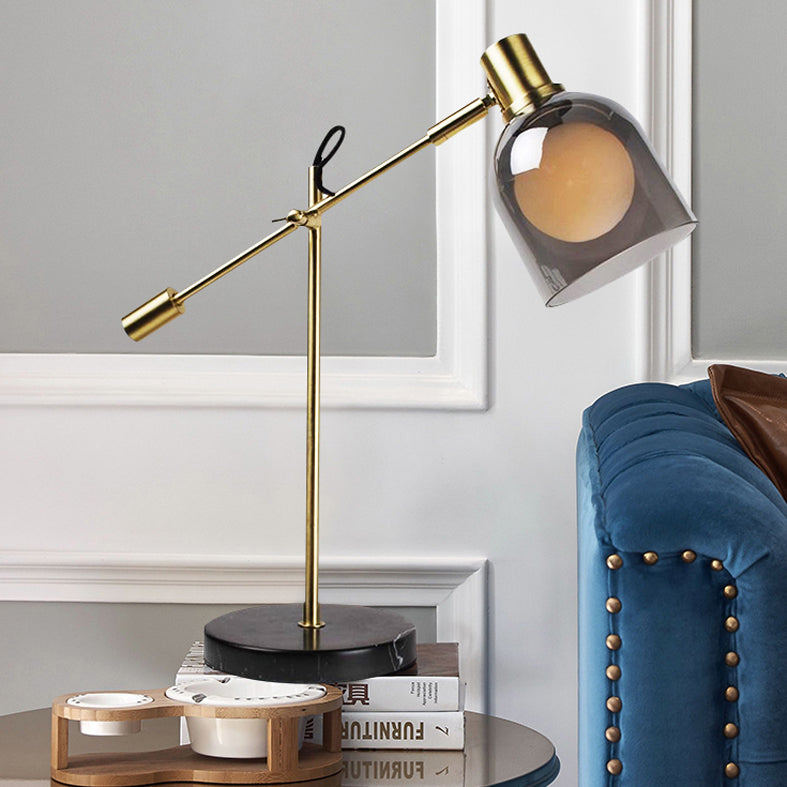 Lampada da lettura postmoderna con braccio bilanciato in vetro grigio fumo, lampada da tavolo da soggiorno a 1 testa in nero-oro