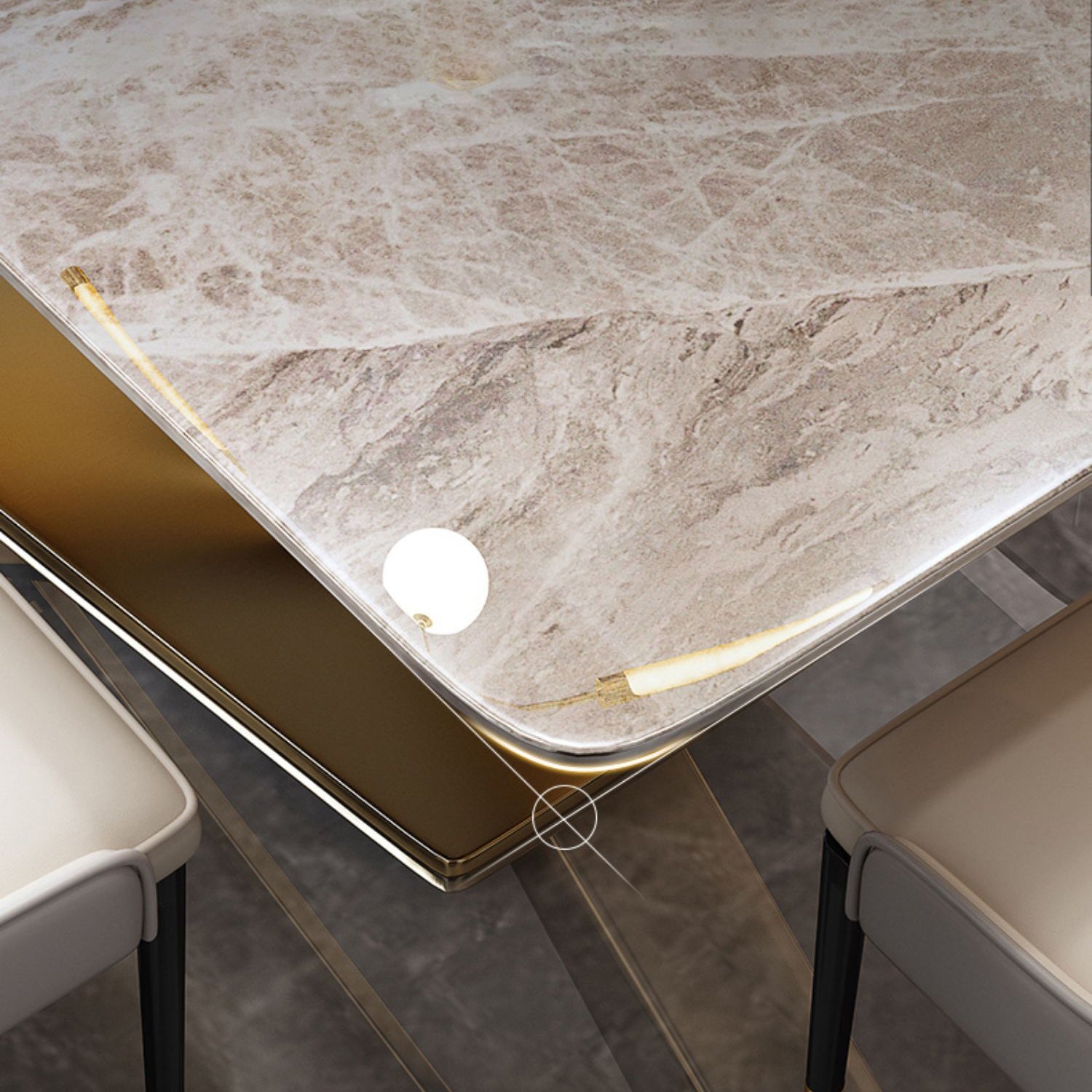 Sala da pranzo in pietra sinterizzata in stile minimalista con tavolo fisso e base di cavalletto dorato per uso domestico