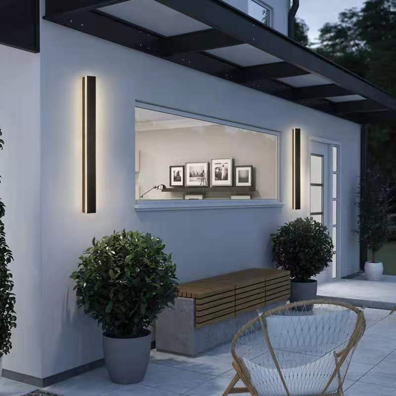 1-Light Linear Wall Sconce Modern Simple Style Metal Wall Lighting in Black