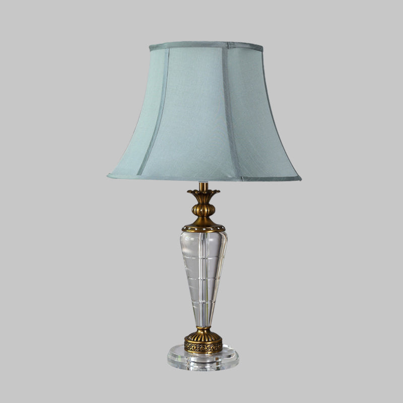 Lampe de table de chevet conique de campagne en tissu à ampoule unique en bleu pour chambre à coucher avec base en cristal