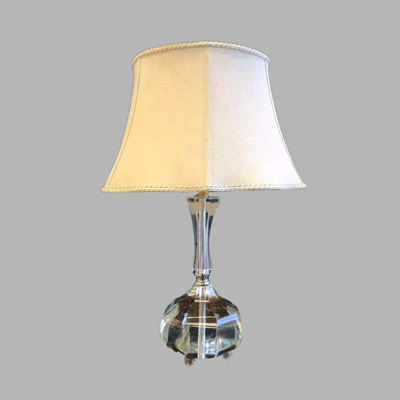 Lámpara de mesita de noche de tela con pantalla de campana rural con luz de mesa de un solo cabezal con base de cristal para dormitorio