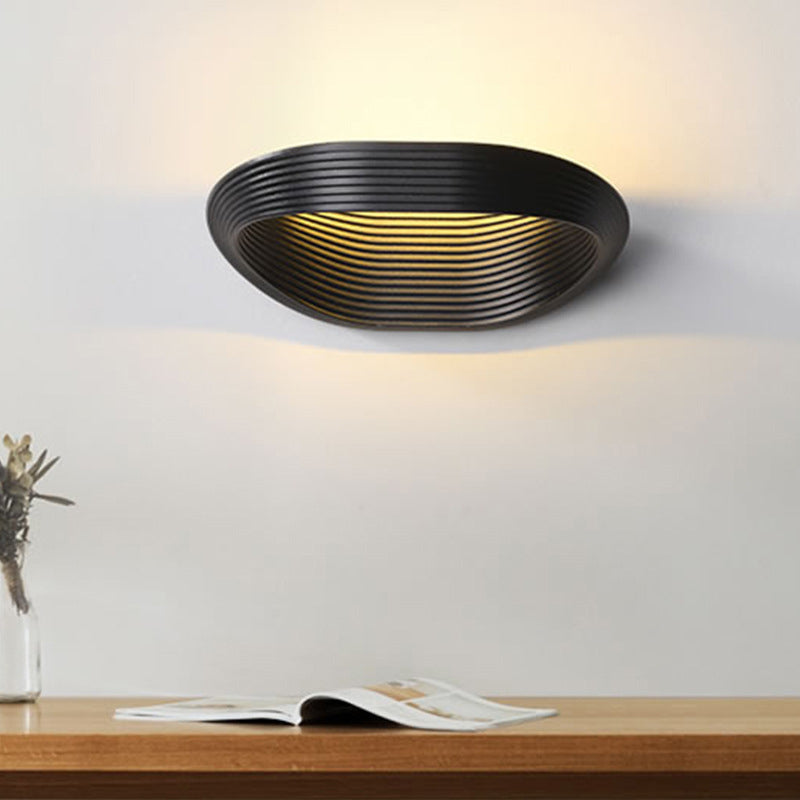 Geometric Wall Light Sconce Minimalist Metal 1 Head White/Black LED Wall Mount Lighting in Warm/White Light