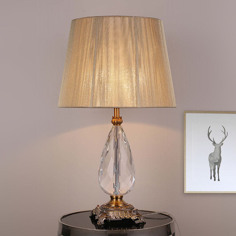 Lampe de table en cristal K9 en forme de larme, lampe de chevet rurale à 1 lumière pour chambre à coucher, beige avec abat-jour plissé en tissu