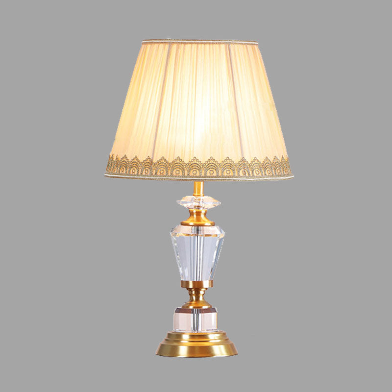 Beige Drum Nachttischlampe traditioneller Stoff 1 leichte Schlafzimmertischlicht mit Kristallakzent