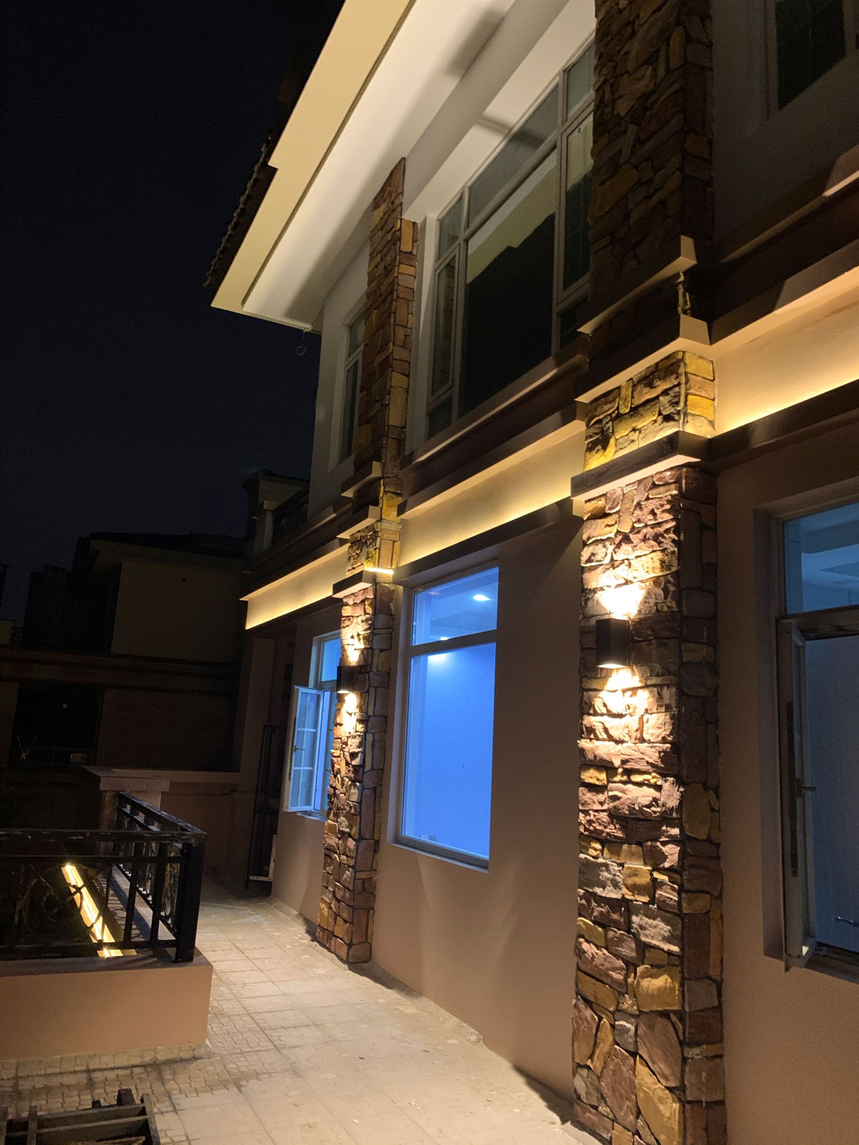 Stile moderno la lampada nera di scarpa da lampada geometrica in alluminio funce illuminazione sconde