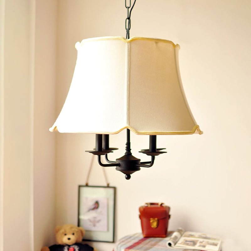 Lampadario a soffitto conico in tessuto Nordico in tessuto Nordico 4 luci Apparecchiatura bianca per camera da letto