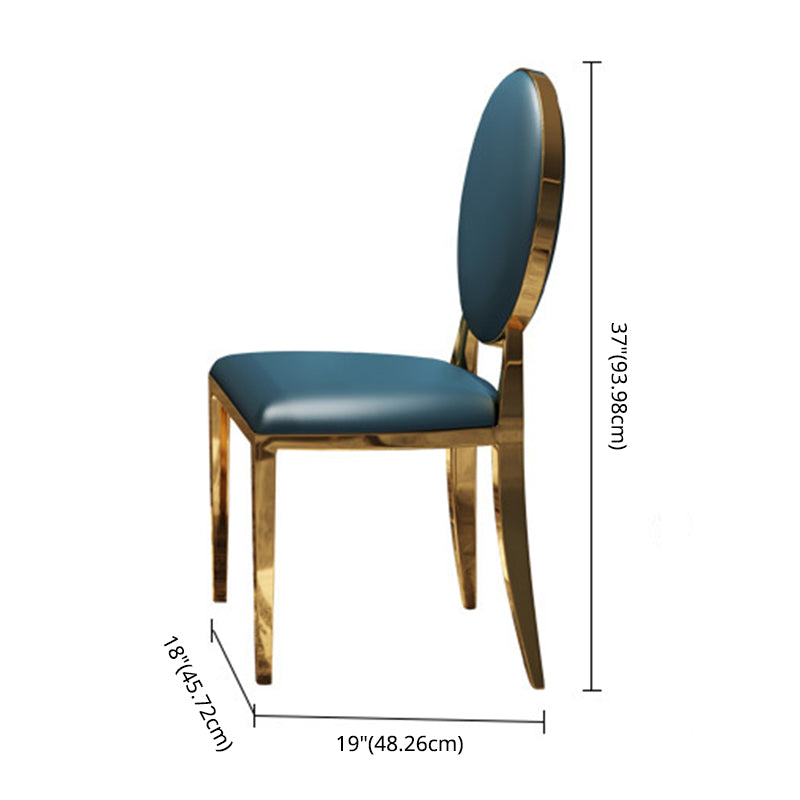 Moderner Marmortisch mit weißem Tisch und goldener Basis für den Heimgebrauch