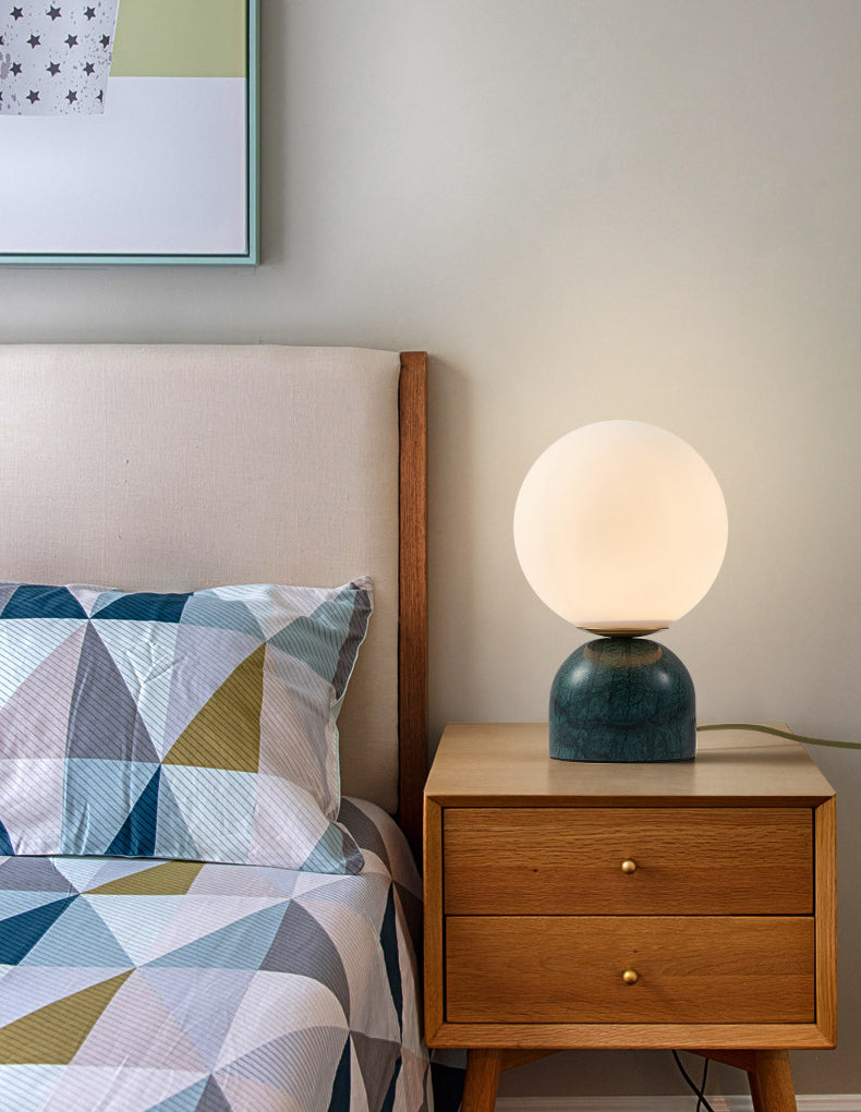 Lámpara de mesa de globo de vidrio en el estilo artístico moderno Luz de mesa de mármol para el dormitorio