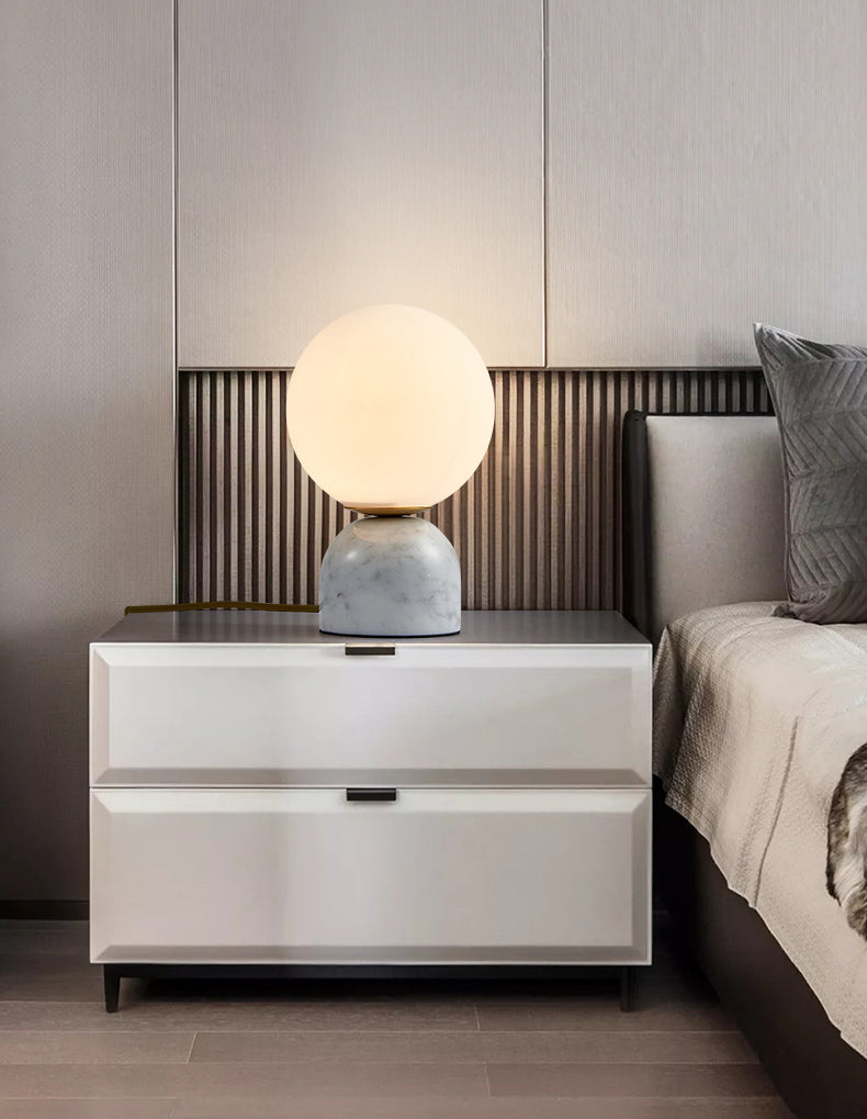 Lámpara de mesa de globo de vidrio en el estilo artístico moderno Luz de mesa de mármol para el dormitorio