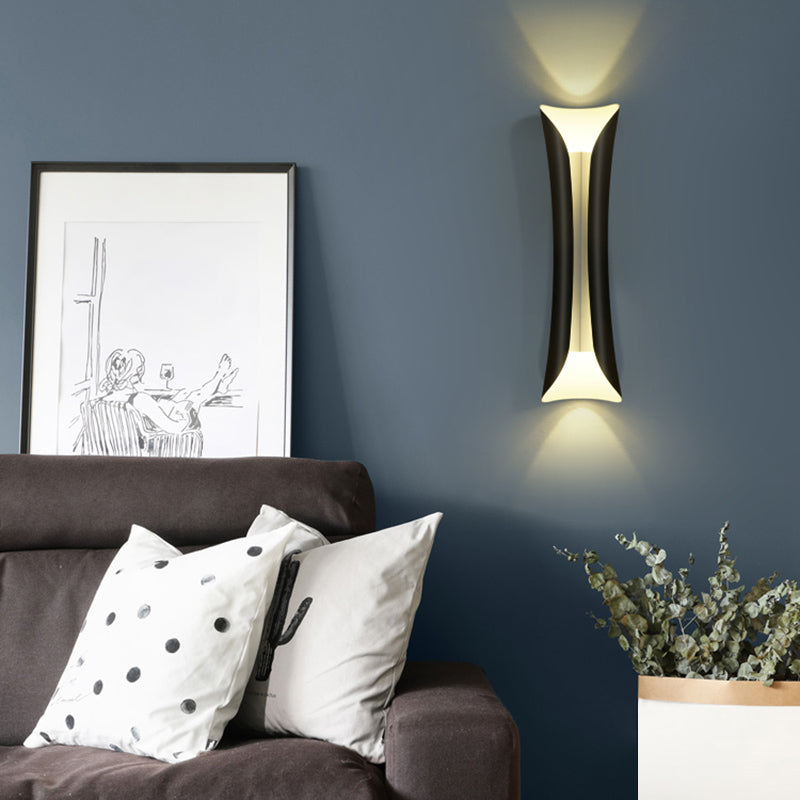 Lampada montata a parete curva Postmoderna semplicità lampada da monte in metallo per soggiorno