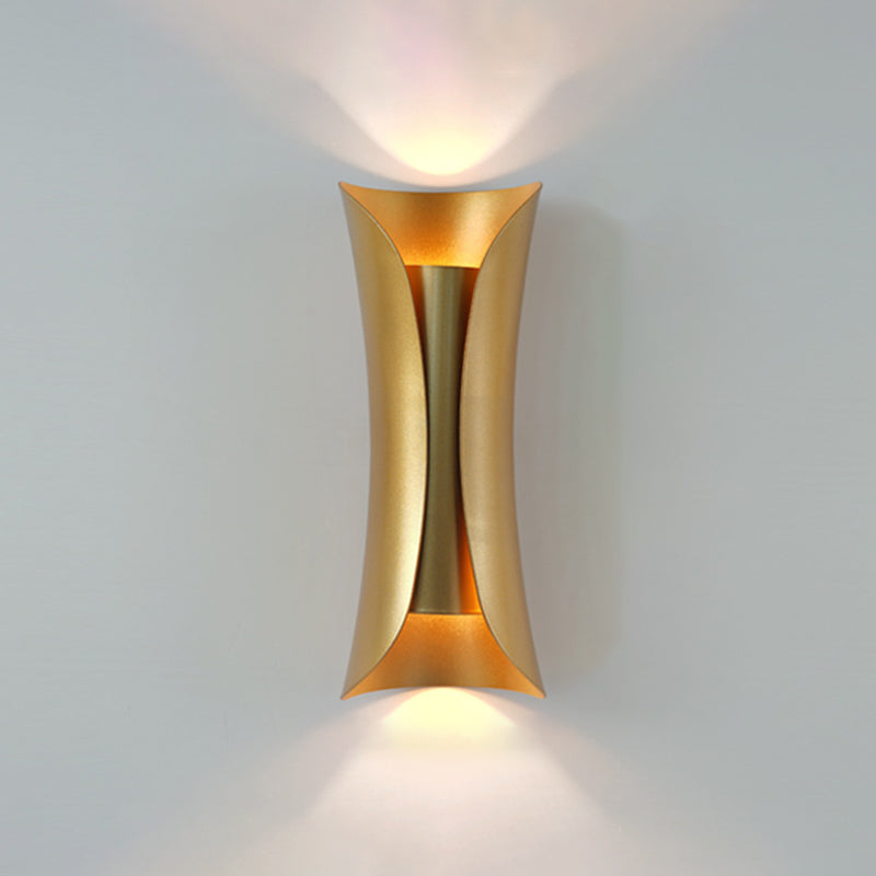 Lampada montata a parete curva Postmoderna semplicità lampada da monte in metallo per soggiorno