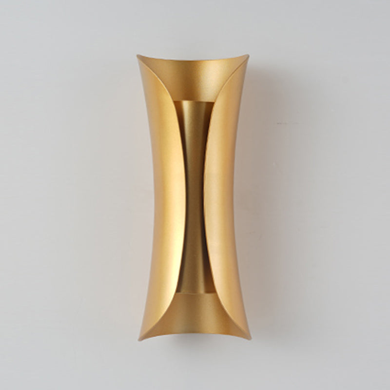 Lampada montata a parete curva Postmoderna semplicità lampada da monte in metallo per soggiorno