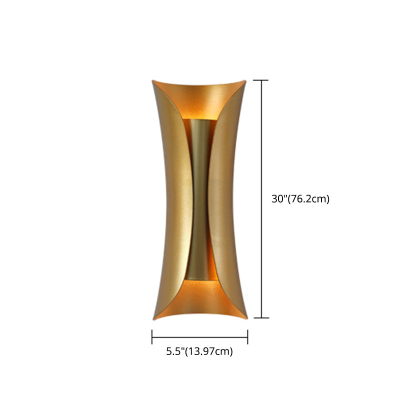 Lampada montata a parete curva Postmoderna semplicità lampada da monte in metallo per soggiorno