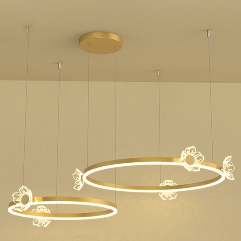 Lustre en or moderne