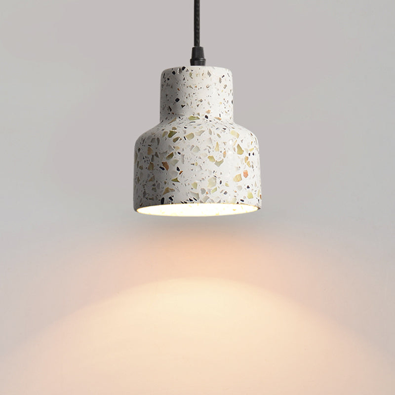 Funzione illuminazione a sospensione ombreggiata in terrazzo in stile minimalista a soffitto appeso in bianco