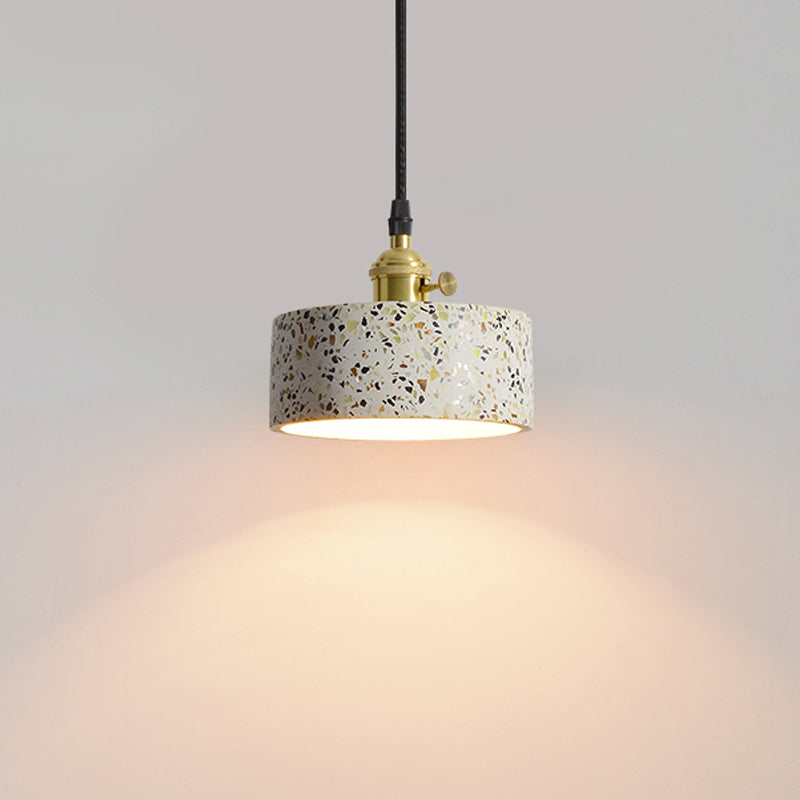 Funzione illuminazione a sospensione ombreggiata in terrazzo in stile minimalista a soffitto appeso in bianco