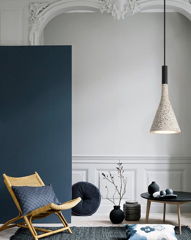 Funzione illuminazione a sospensione ombreggiata in terrazzo in stile minimalista a soffitto appeso in bianco