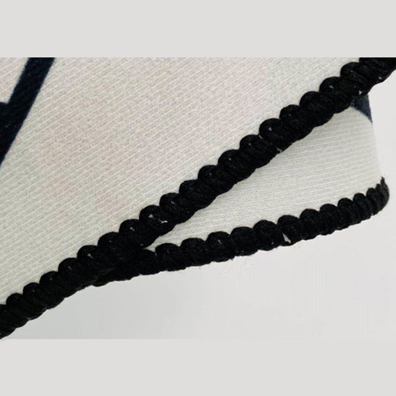 White Geometric Print Area Carpet White Polyester Area Rug Non-Slip Backing Rug for Home Decor