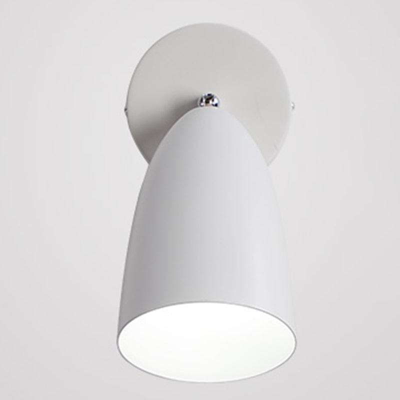 Lampada da parete a forma di cono in metallo, in stile contemporaneo montato da parete