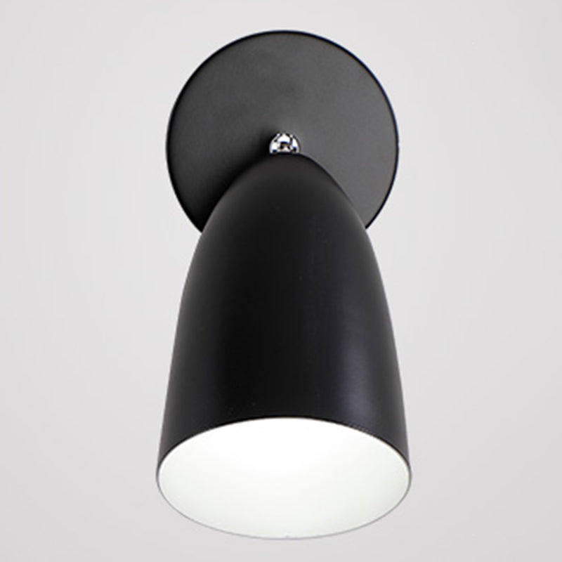 Lampada da parete a forma di cono in metallo, in stile contemporaneo montato da parete