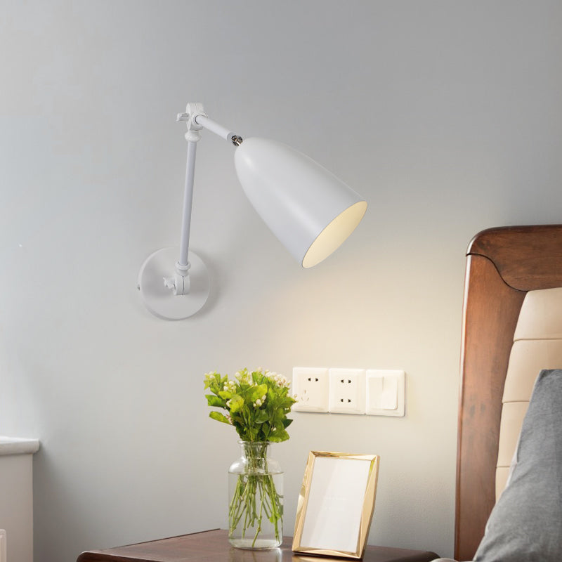 Lampada da parete a forma di cono in metallo, in stile contemporaneo montato da parete