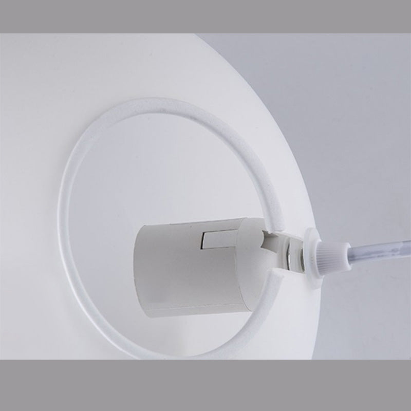 1-Kopf-Wohnzimmertischlampe nordisches Nachttischlicht mit kugelförmiger weißer Glasschatten