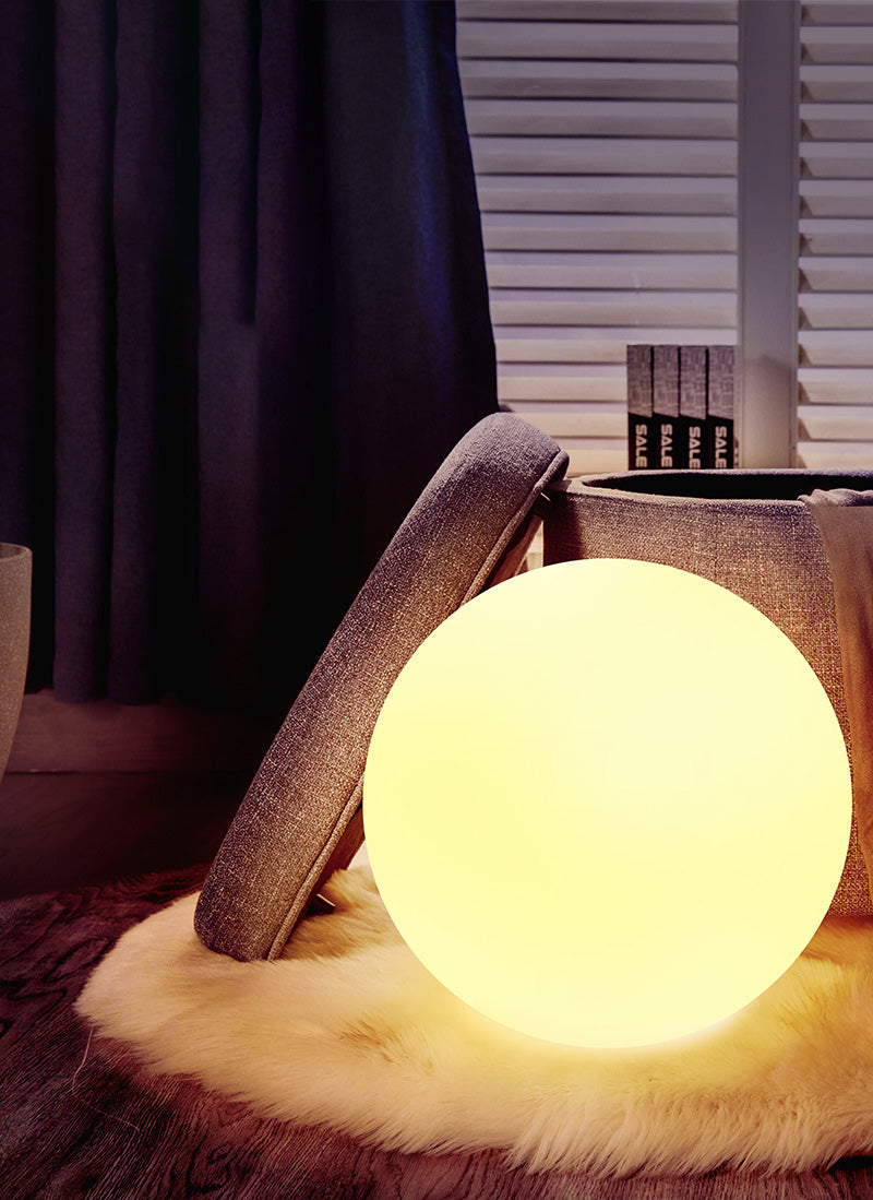 1-Kopf-Wohnzimmertischlampe nordisches Nachttischlicht mit kugelförmiger weißer Glasschatten