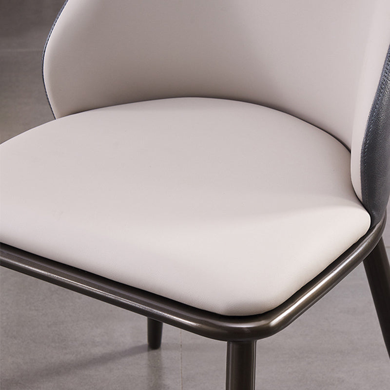 Moderne Metallflügelback -Stuhl -Leder -Essstühle mit schwarzen Beinen