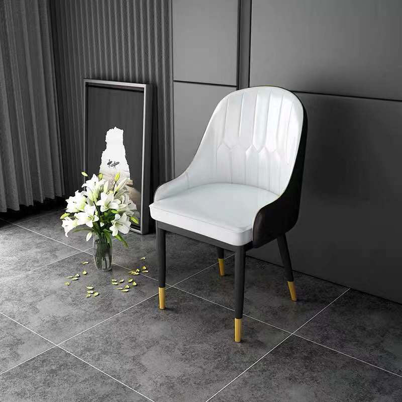 Glamstil Faux Lederstuhl Parsons Essstuhl für Zuhause mit schwarzen Beinen