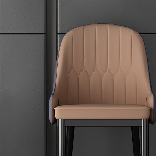 Glamstil Faux Lederstuhl Parsons Essstuhl für Zuhause mit schwarzen Beinen