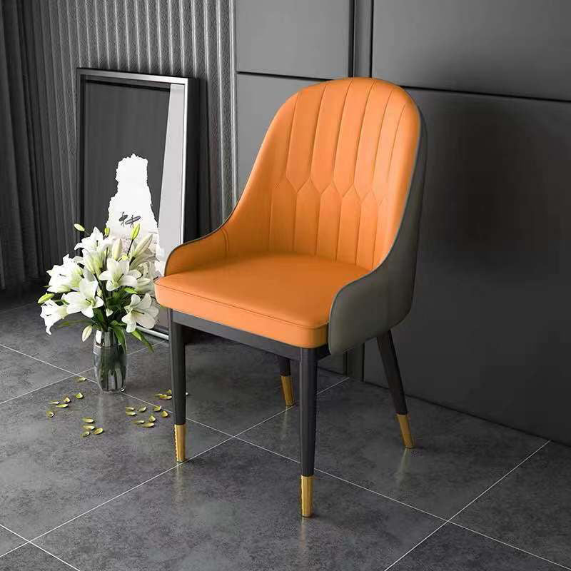 Glamstil Faux Lederstuhl Parsons Essstuhl für Zuhause mit schwarzen Beinen