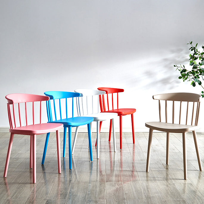 Chaise de gains de Winsor en plastique moderne 30 "H Vaiseuse à manger en acrylique pour chambre de restaurant