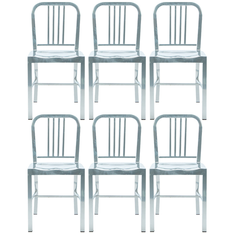 Chaise de salle à manger industrielle Windsor Back Side Atty avec des jambes en métal pour un usage domestique