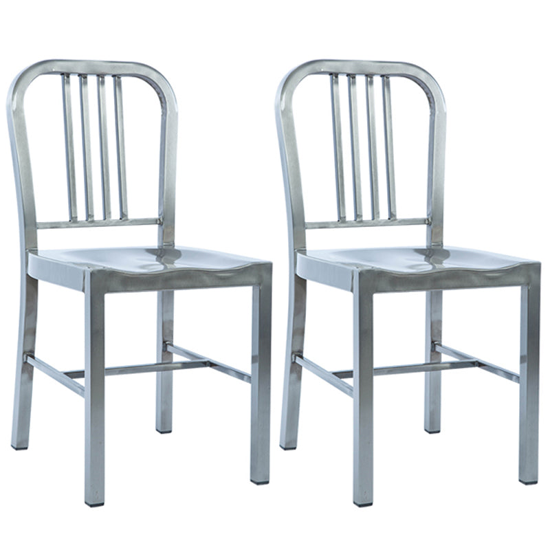 Chaise de salle à manger industrielle Windsor Back Side Atty avec des jambes en métal pour un usage domestique