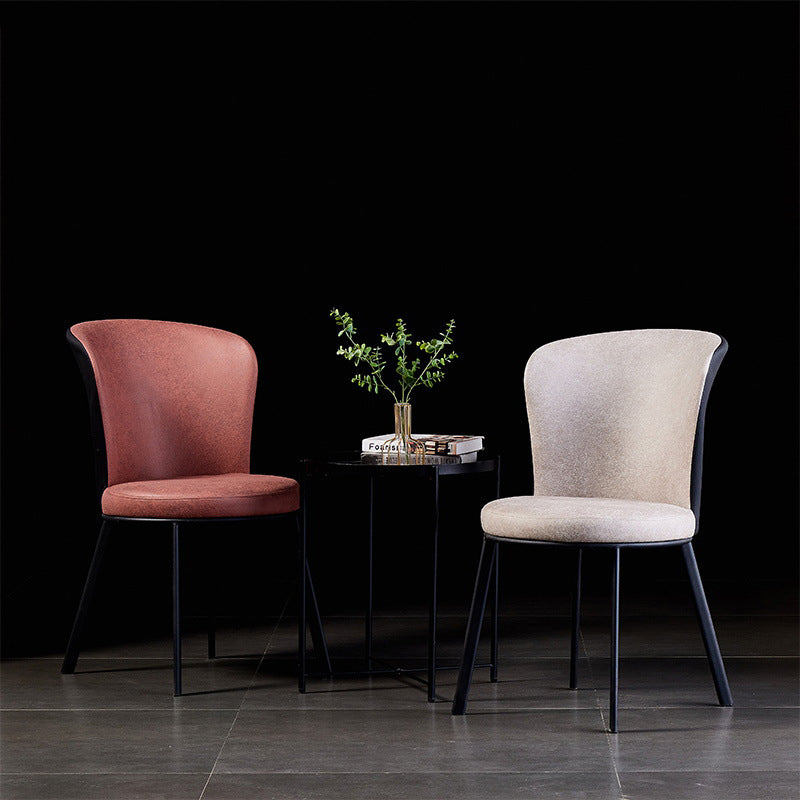 Chaises sans bras à dossier solide rembourrées par chaise latérale de salle à manger en cuir moderne