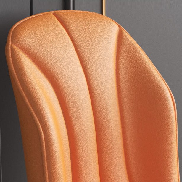 La salle à manger contemporaine en métal préside les chaises latérales à oreilles de finition métallique