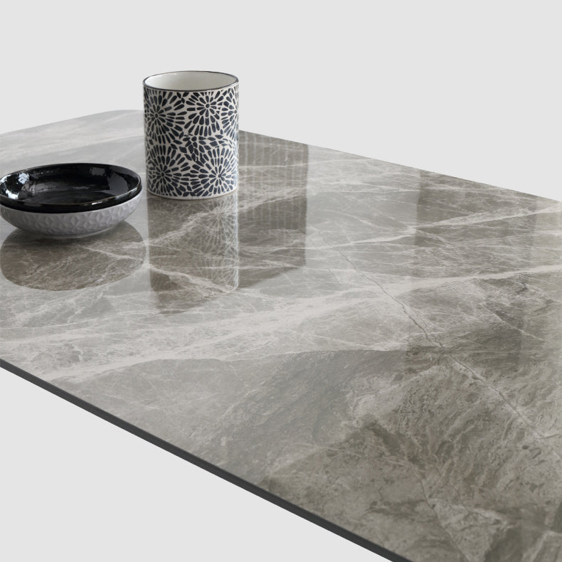 Minimalistische stijl eettafel ingesteld met rechthoekige vormtafel en gestoffeerde stoelen