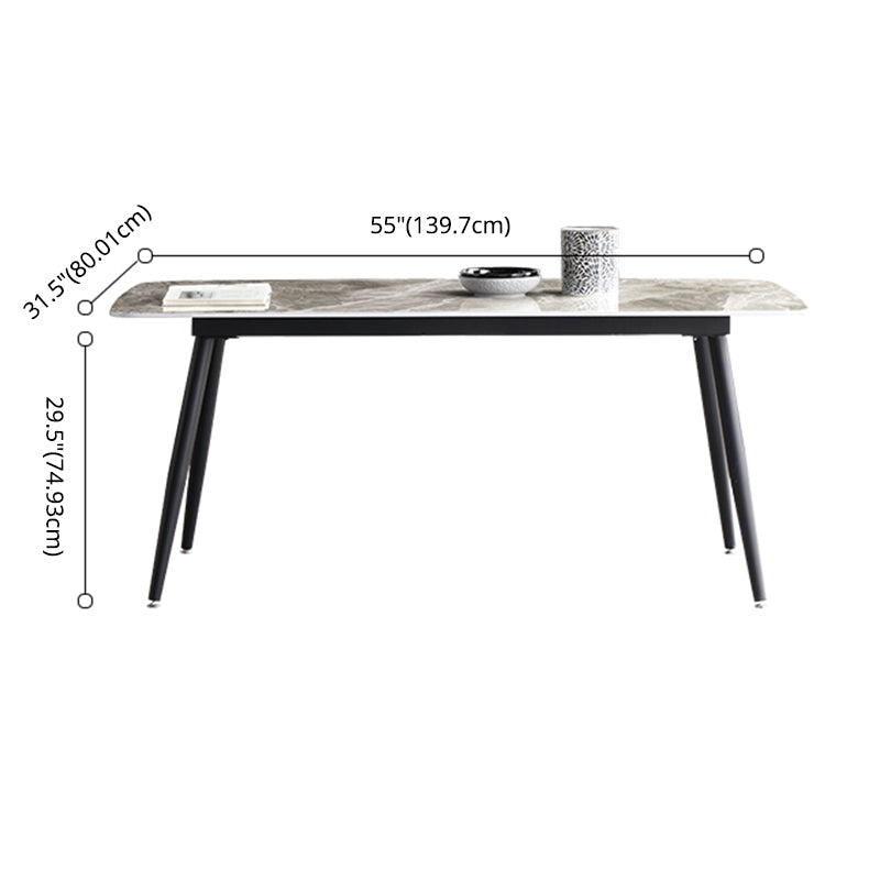 Minimalistische stijl eettafel ingesteld met rechthoekige vormtafel en gestoffeerde stoelen