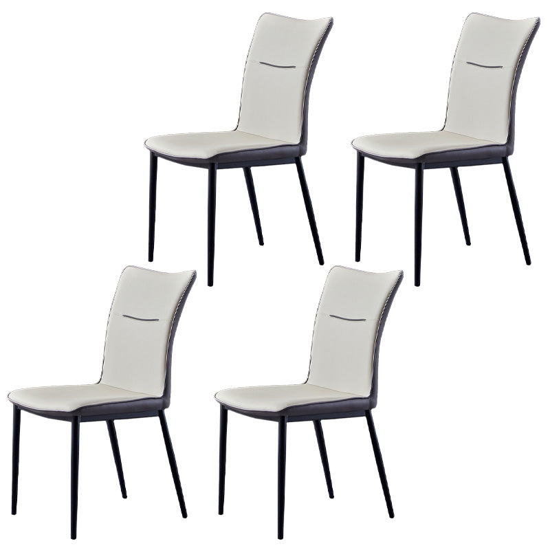 Chaise latéral de maison Scandinave Metal Solid Back 17.7 '' Chaise de restauration de large avec des jambes noires