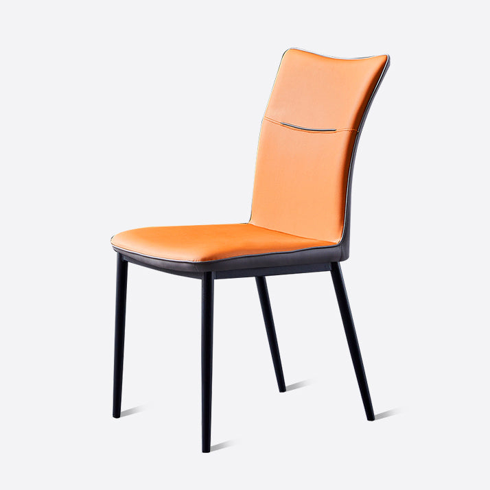 Chaise latéral de maison Scandinave Metal Solid Back 17.7 '' Chaise de restauration de large avec des jambes noires