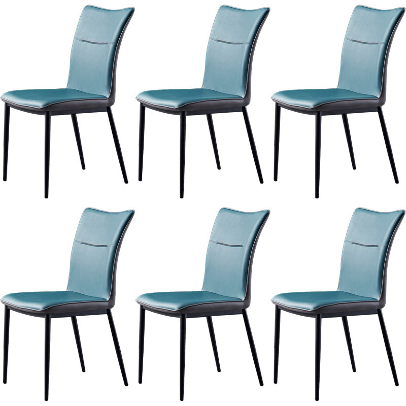 Chaise latéral de maison Scandinave Metal Solid Back 17.7 '' Chaise de restauration de large avec des jambes noires
